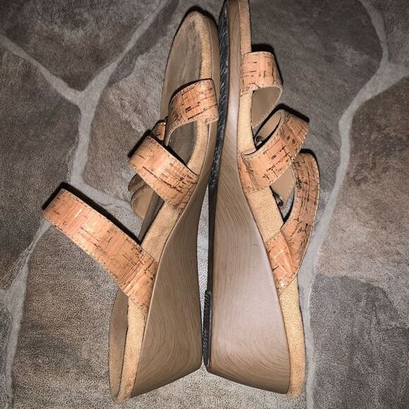 Vionic strappy tan wedge ortho arch support size 7 sandals - Picture 3 of 4